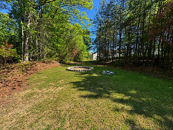 Private back yard (No close neighbors)