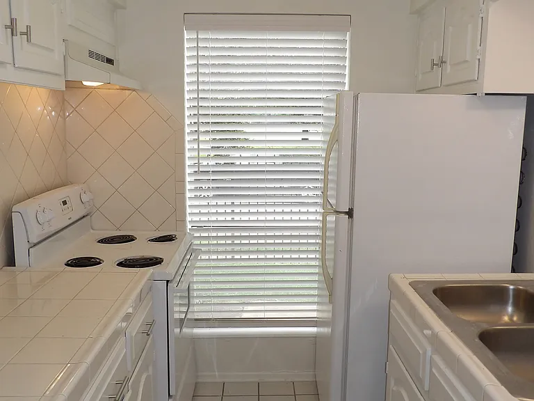 3100 Elizabeth St #101 — Photo 6