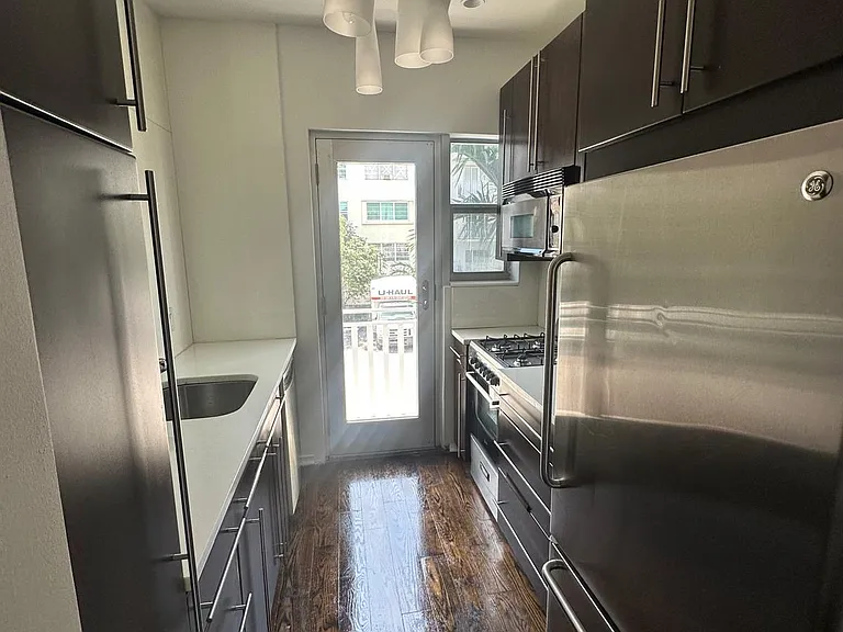 1840 James Ave #18 — Photo 3
