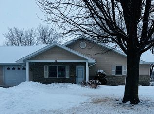 424 Stockdale Dr, Eagle Grove, IA 50533