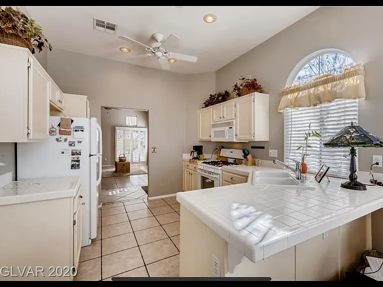 912 Windhook St — Photo 7