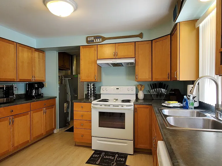 1320 Main St — Photo 5