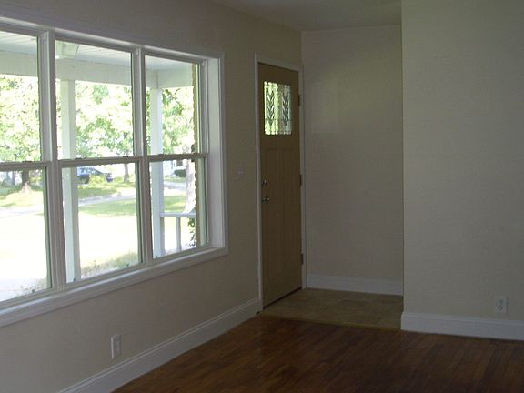 4th image of 3525 S Pearl Ave
