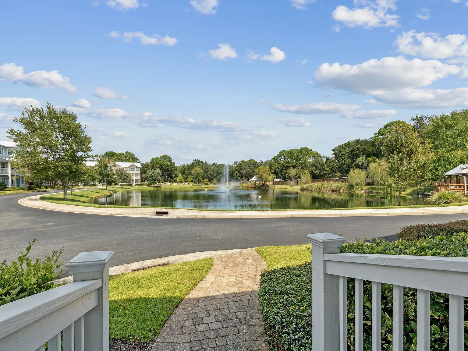 3 bed, 2.5 bath, 1992 sqft, $3,400 — Photo 2