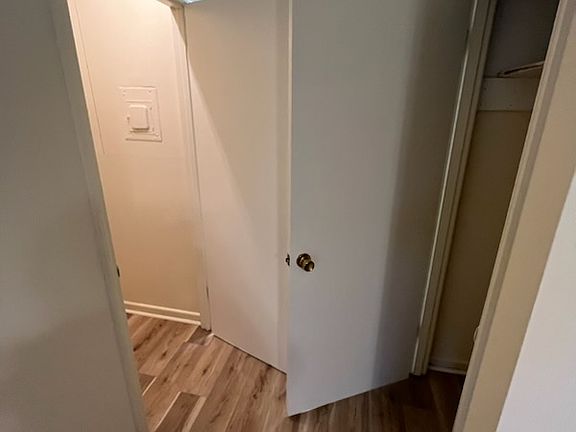 4th image of 7-103 Dehart Dr #7