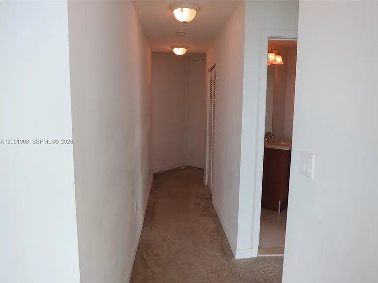 79 SW 12th St #UPH4001 — Photo 30