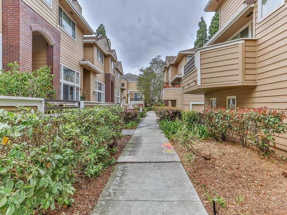 1st image of 484 Mill River Ln