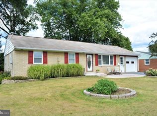417 W Conestoga St, New Holland, PA 17557