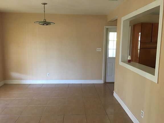 5th image of 214 Tangerine Dr