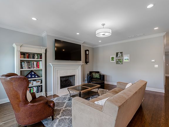 3rd image of 5639 N Christiana Ave #3