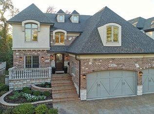 662 S Sunnyside Ave, Elmhurst, IL 60126