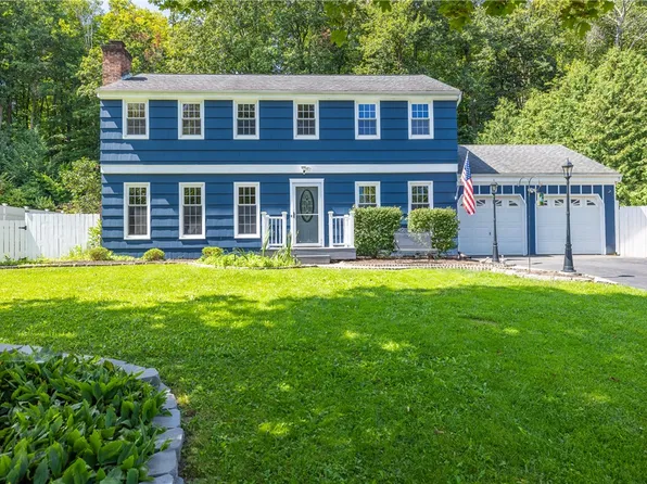 25 Old Forge Ln, Pittsford, NY 14534