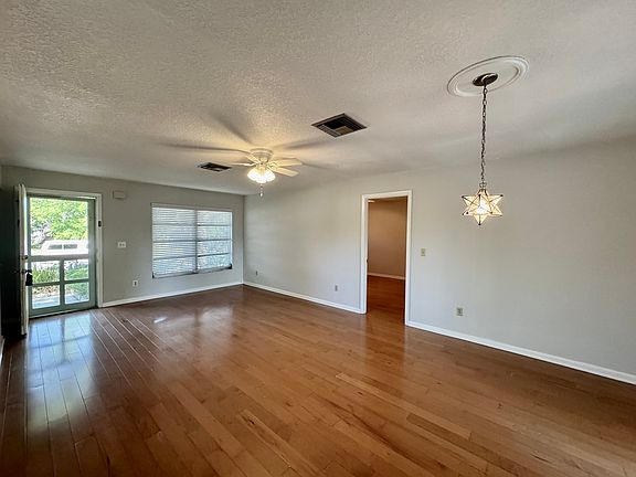 5th image of 976 Manati Ave