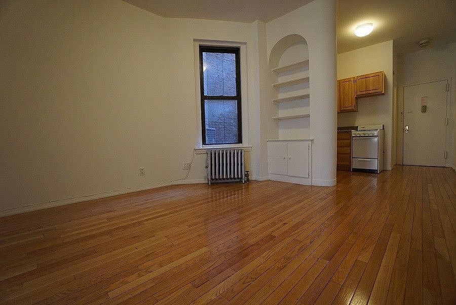 1st image of 226 E 6th St APT 3C
