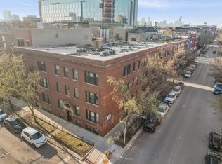 955 W Fletcher St #1, Chicago, IL 60657