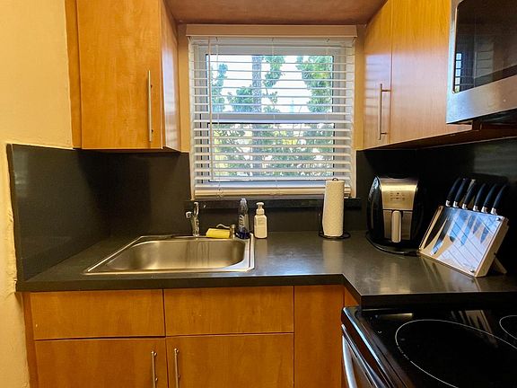 4th image of 10074 E Bay Harbor Dr #1