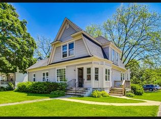 243 W Main St #1R, Cary, IL 60013