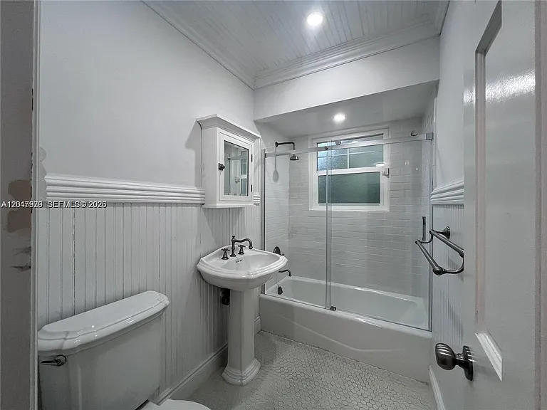 1452 Urbino Ave — Photo 5