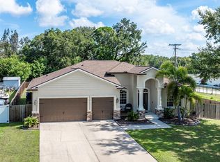 901 8th Ave SW, Ruskin, FL 33570