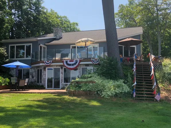 5366 S Shore Dr, Whitehall, MI 49461