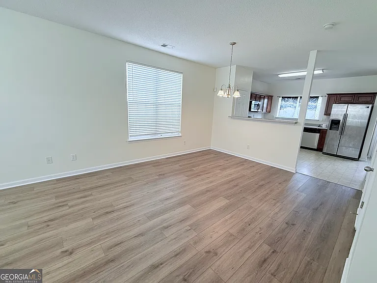 260 Commons Dr — Photo 4