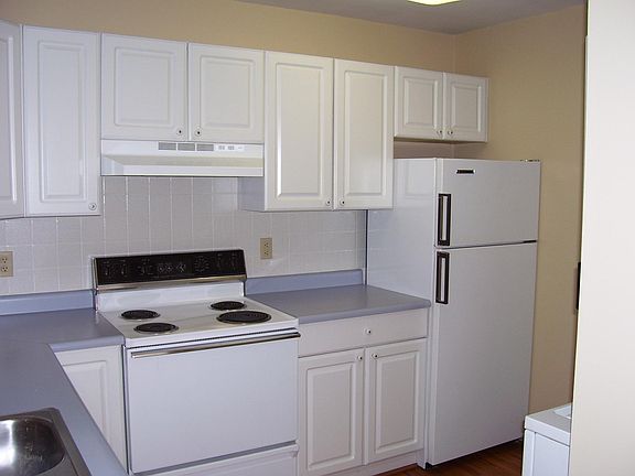kitchen dw,range,refrig,disposal