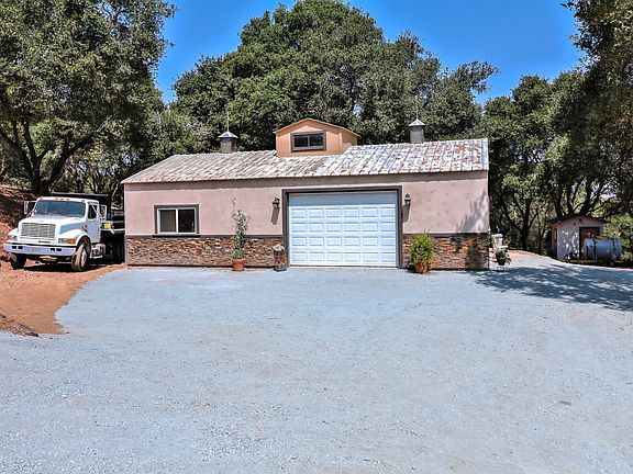2nd image of 415 Carpenteria