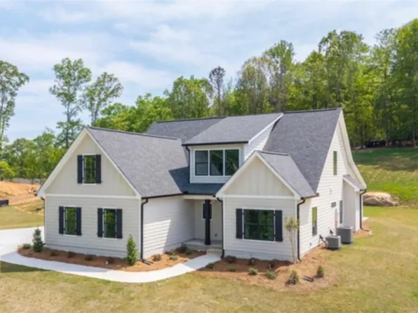 165 W Lake Blvd, Carrollton, GA 30116
