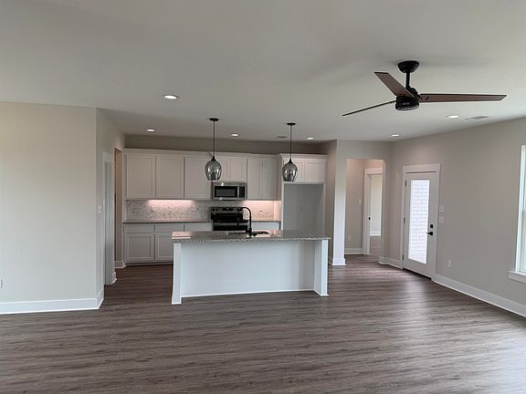 4th image of 82 Dove Ln