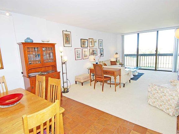 3rd image of 26910 Grand Central Pkwy APT 10A
