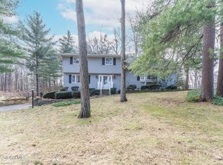38 Wheeler Dr, Clifton Park, NY 12065