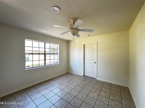 3rd image of 4813 King James Dr