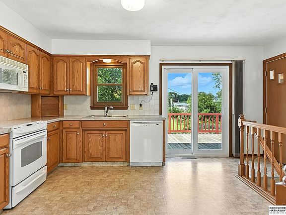 5th image of 410 Highland Dr