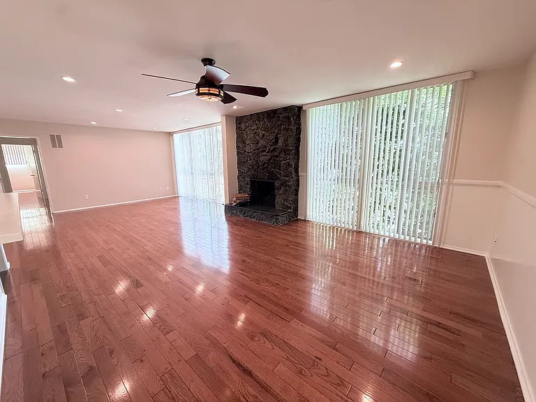 2714 W Clark Ave #F4 — Photo 3