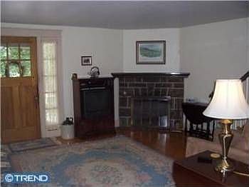5th image of 724 Anderson Ave