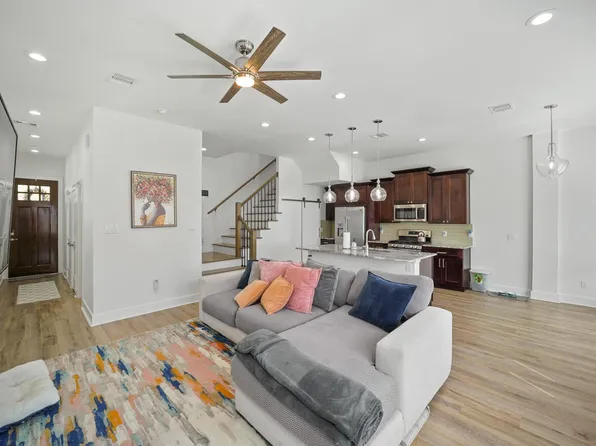 4402 McKinley St #B, Houston, TX 77051