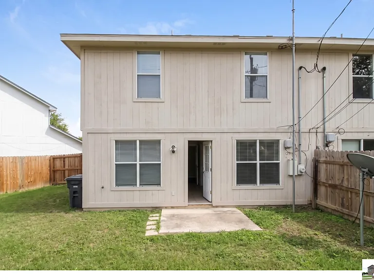 2412 Skylark Cir — Photo 12
