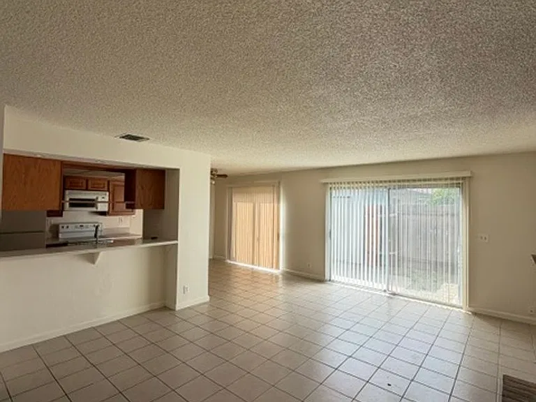 6200 Osullivan Ln — Photo 3