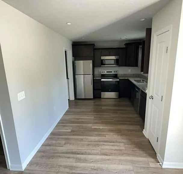 650 N College St — Photo 2