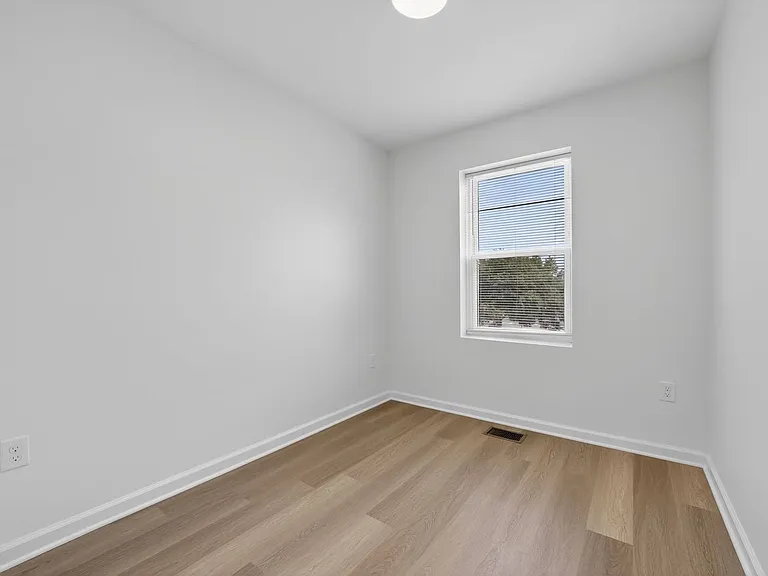 1127 Orren St NE — Photo 11