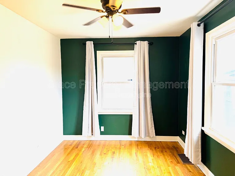 2970 Locust St — Photo 11