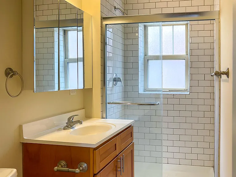 Necedah at 4740-4748 South Greenwood — Photo 5