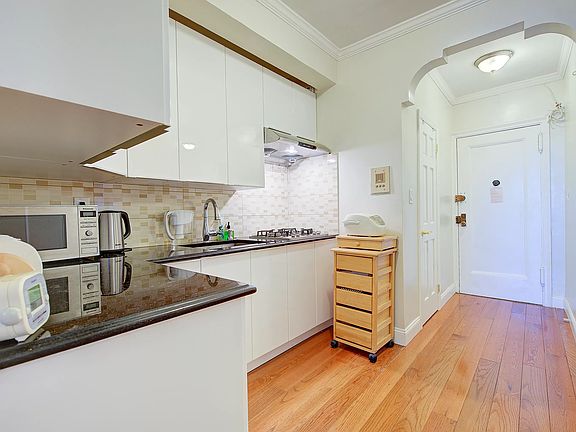 5th image of 16710 Crocheron Ave APT 6N