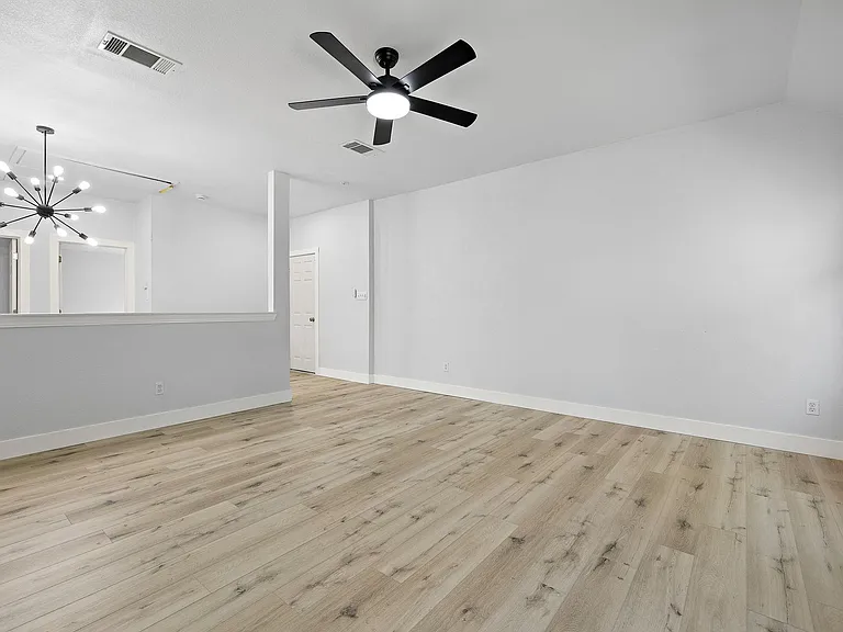 502 Sherwood Ct — Photo 23
