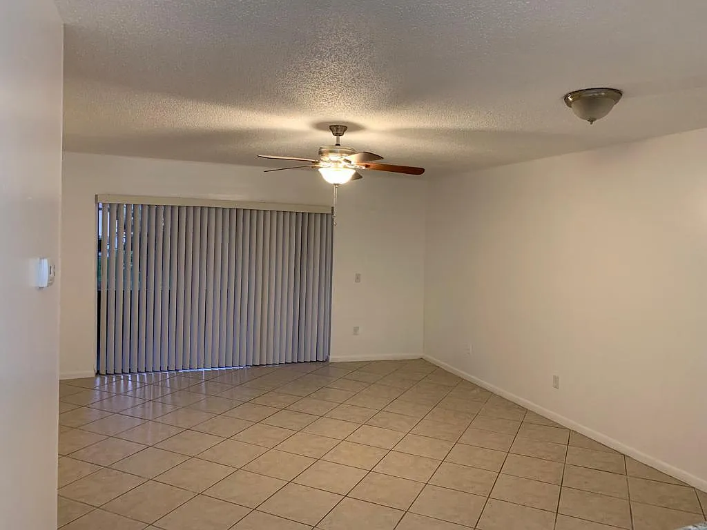 Building Photo - 4720 Sutton Ter #4720