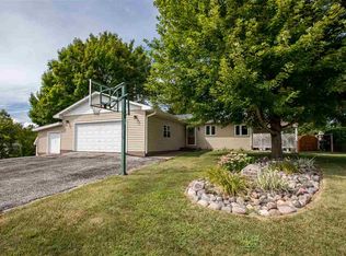 405 SW 11th St, Aledo, IL 61231