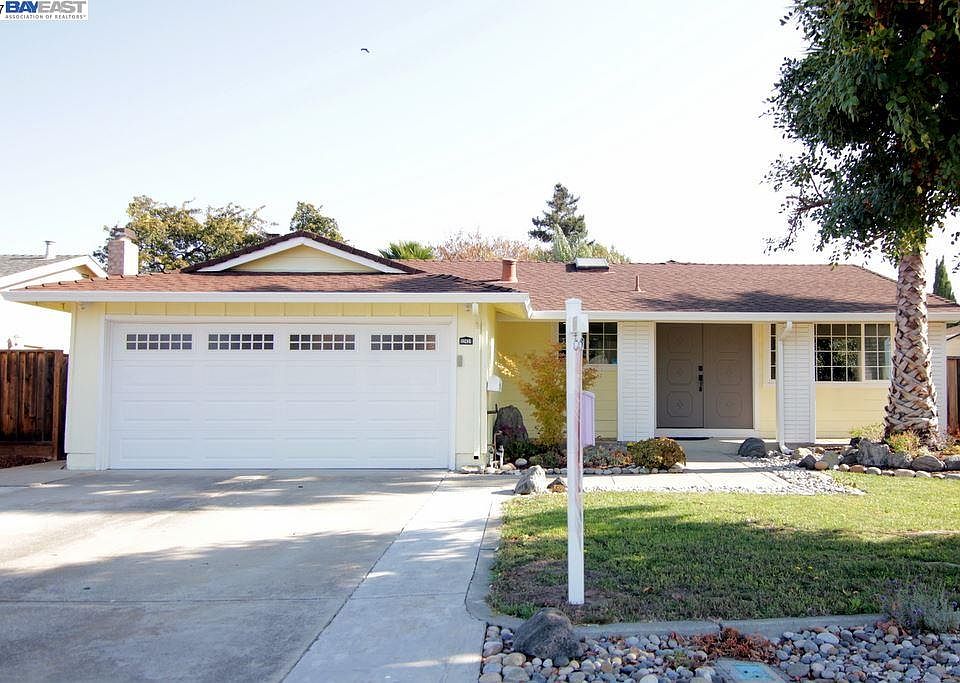 1st image of 32431 Lois Way