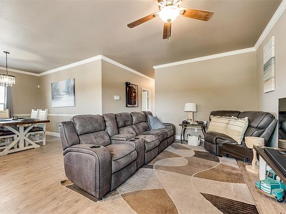 3rd image of 15627 Saddle Ridge Cir