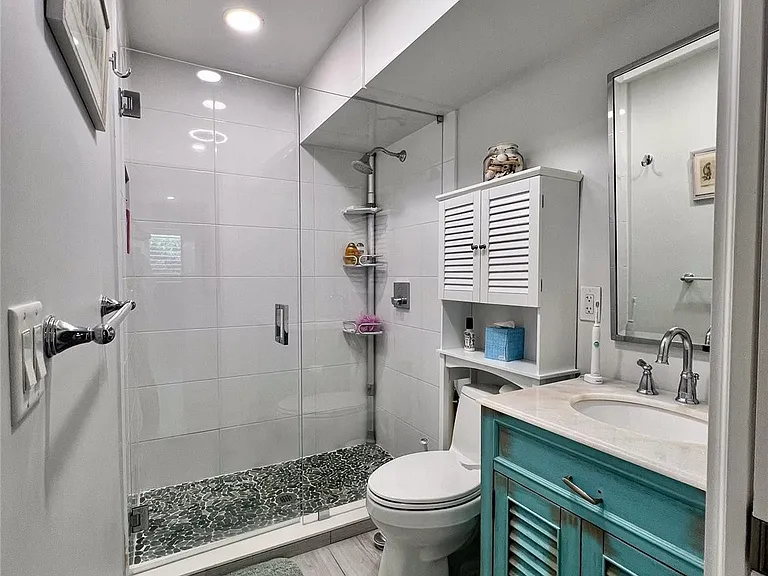 2115 NE 37th Dr #121 — Photo 18