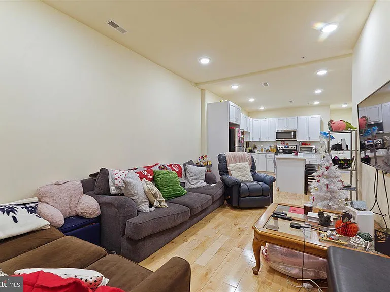 1945 N Gratz St #B — Photo 4